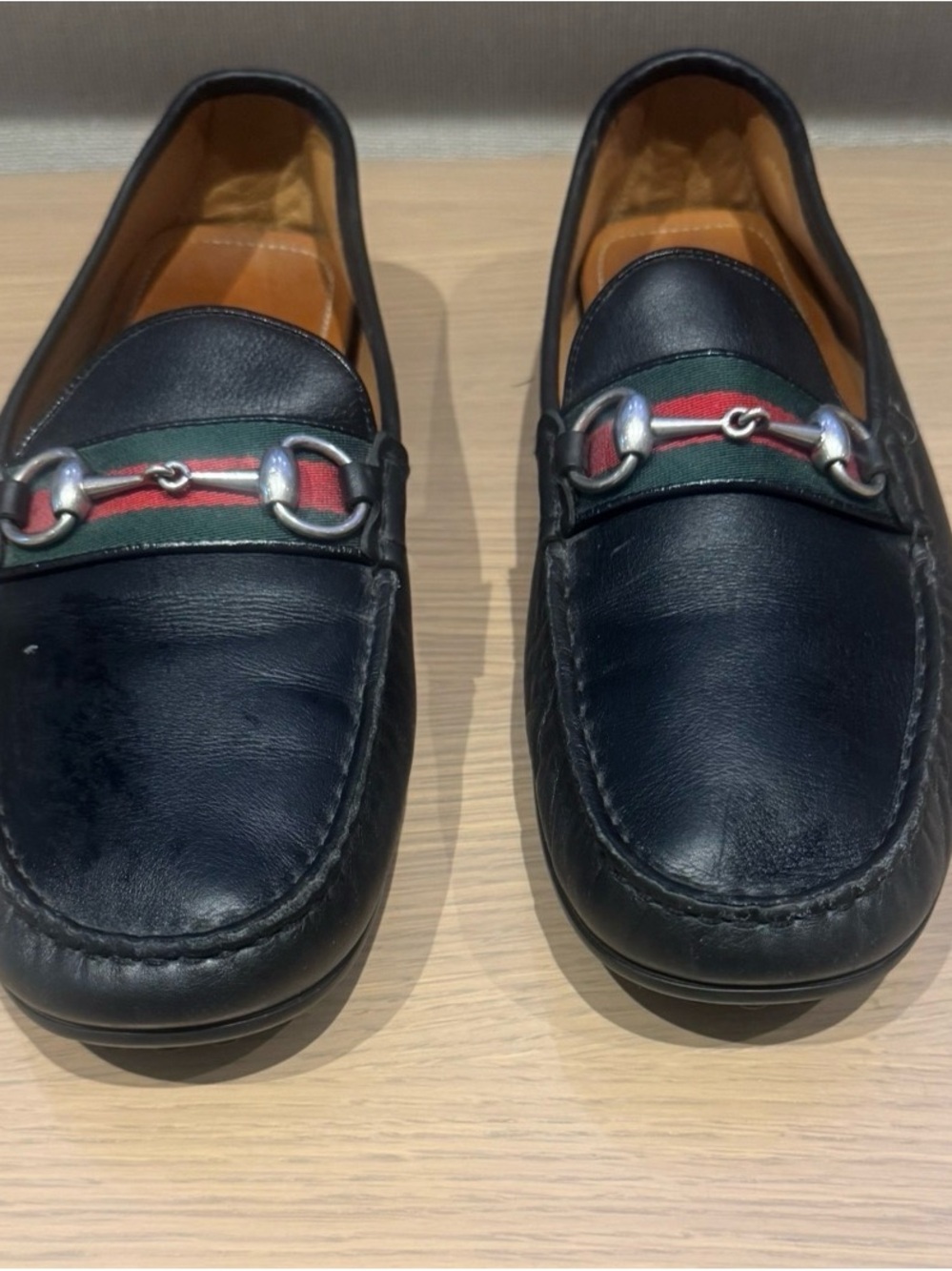GUCCI Black Leather Horsebit Loafers with Green-Red Web